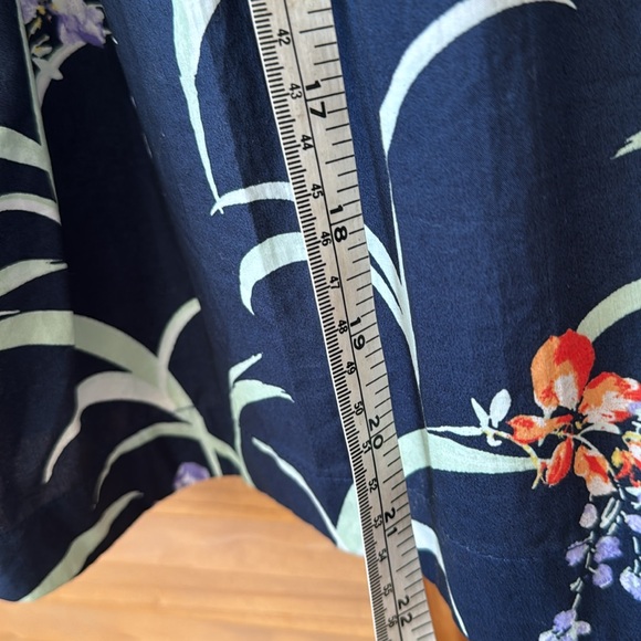 MEAVE— beautiful cropped floral blouse, size S, a little puff on the s/s. - Picture 7 of 8